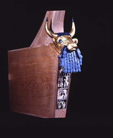 Harp of the king. Bull's gold head, and shell inlay plaques.